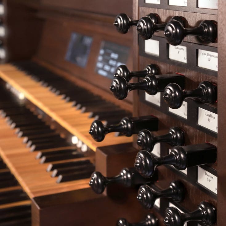 Image - Wyvern Church Organs - Mixtuur Maestro III UK