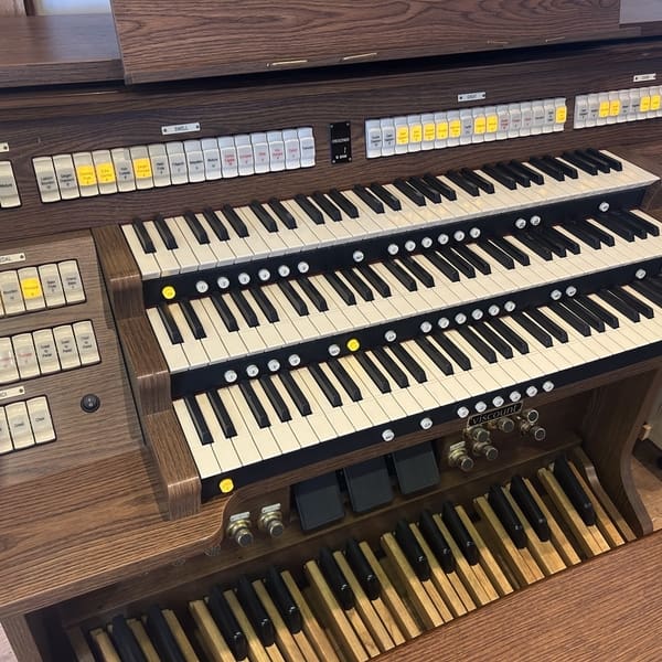 Image - Wyvern Church Organs - Viscount Envoy 350 FV
