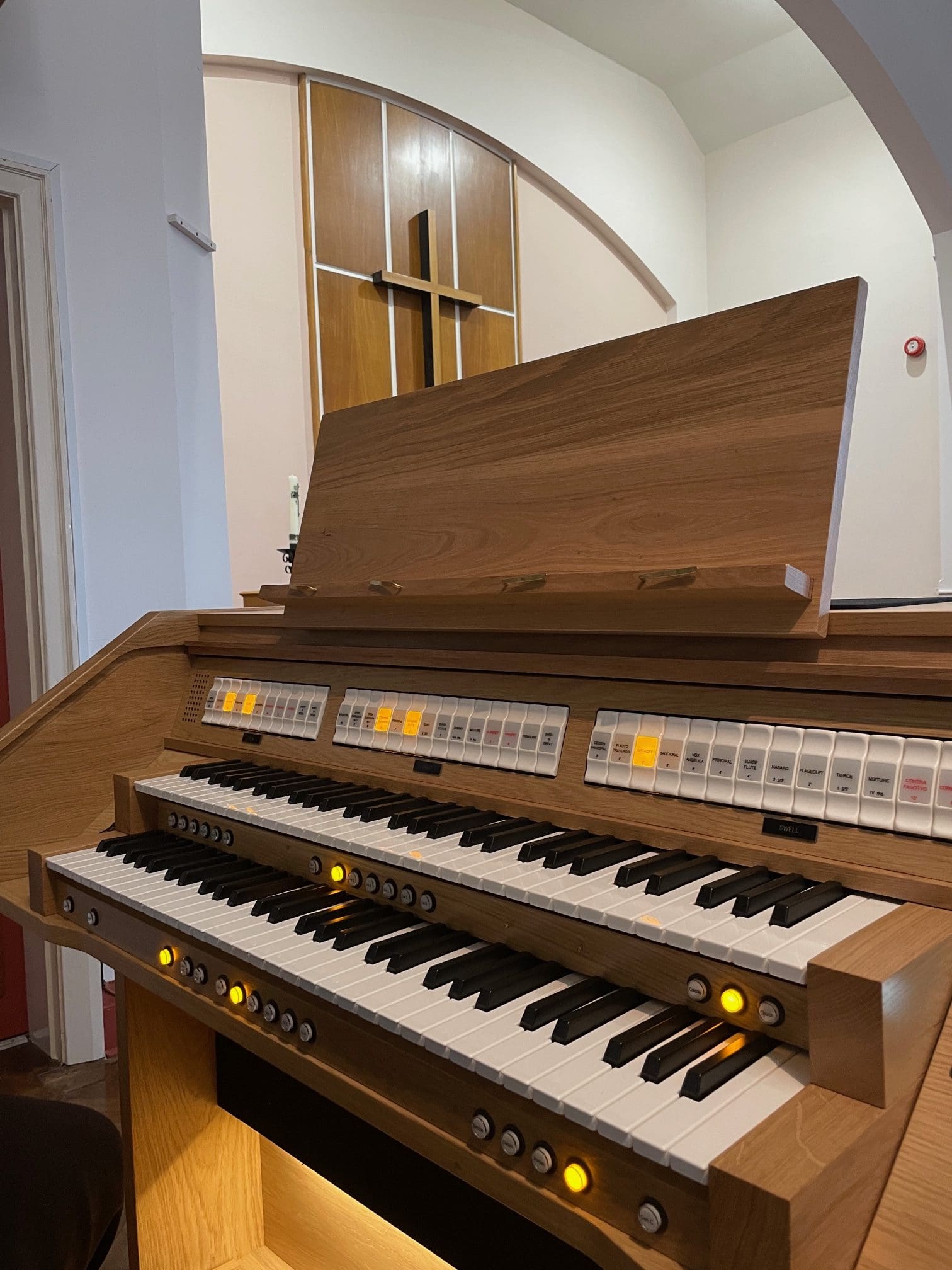 Image: Woodside Methodist Church - Wyvern Church Organ Installations